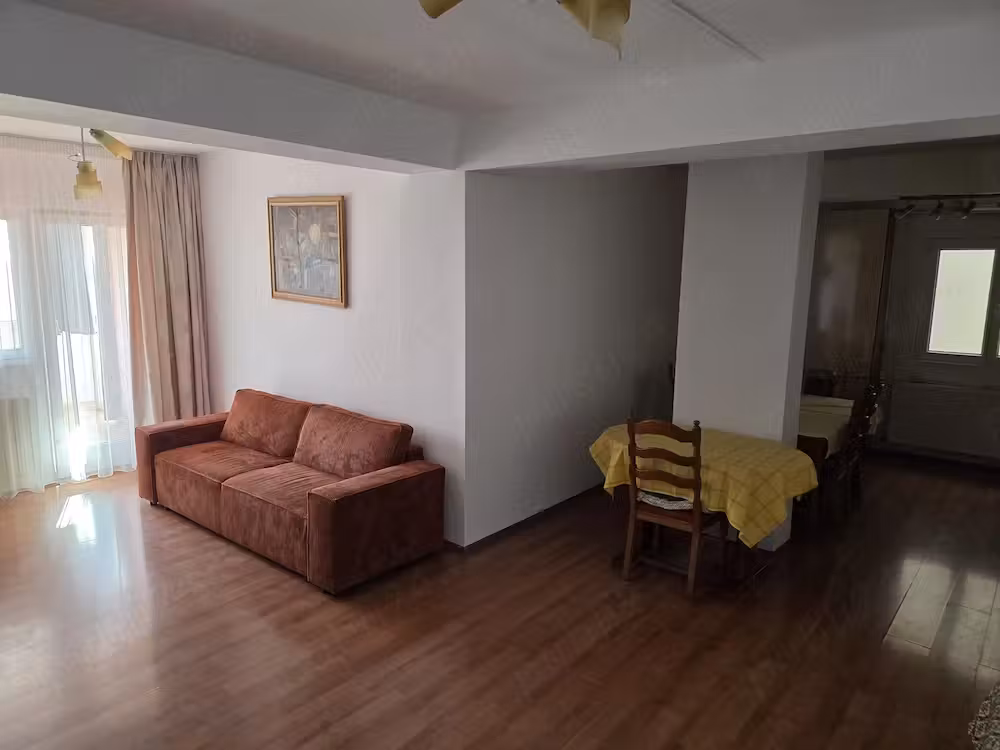 Închiriez Apartament