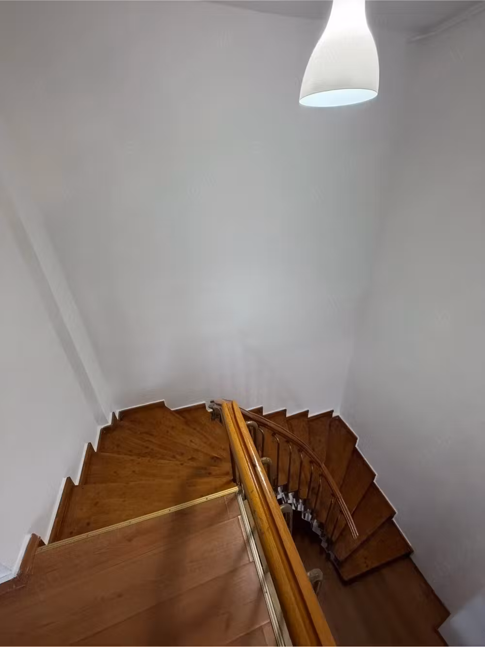 inchirez un duplex in bld unirii 4 camere 2 bai aer conditional in fie care camera