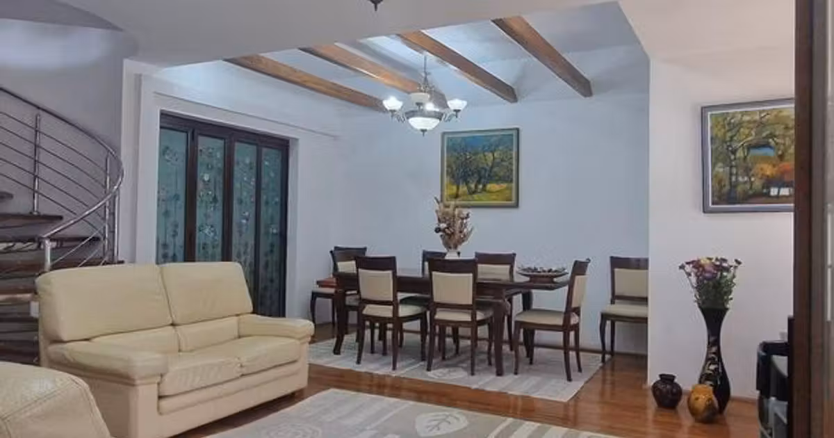 Casă individuală de vânzare cu 6 camere în zona Central, Botoșani