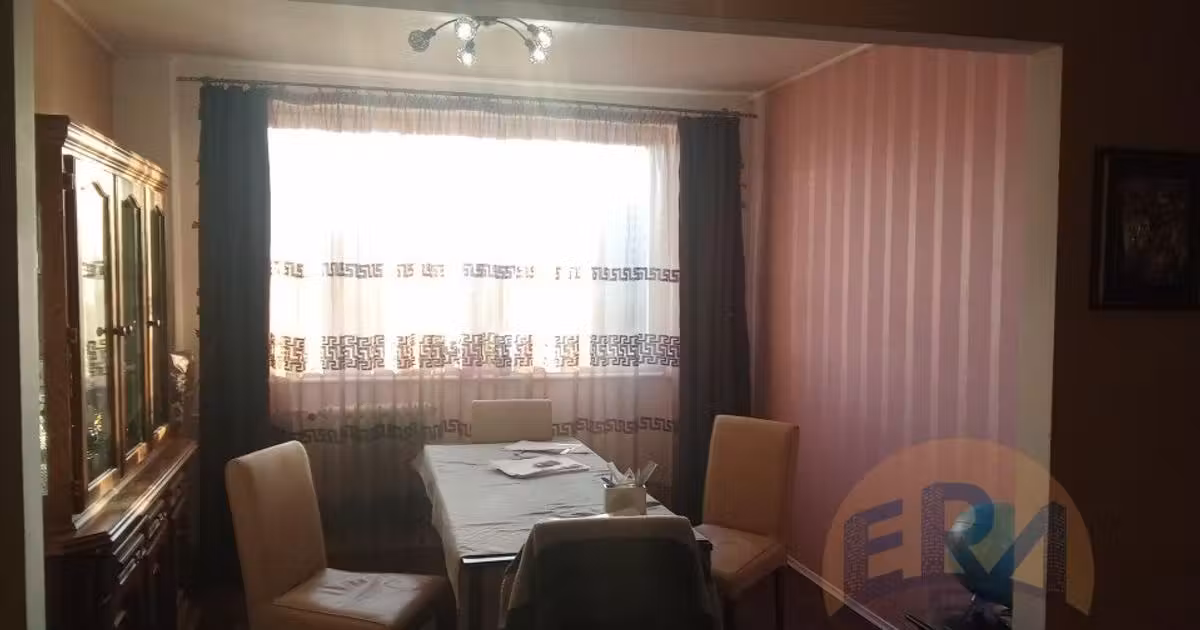 Apartament de vânzare cu 4 camere, mobilat în zona Decebal, Oradea