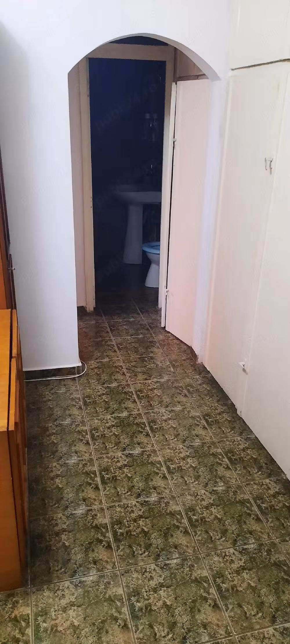 Vând apartament cu două camere.