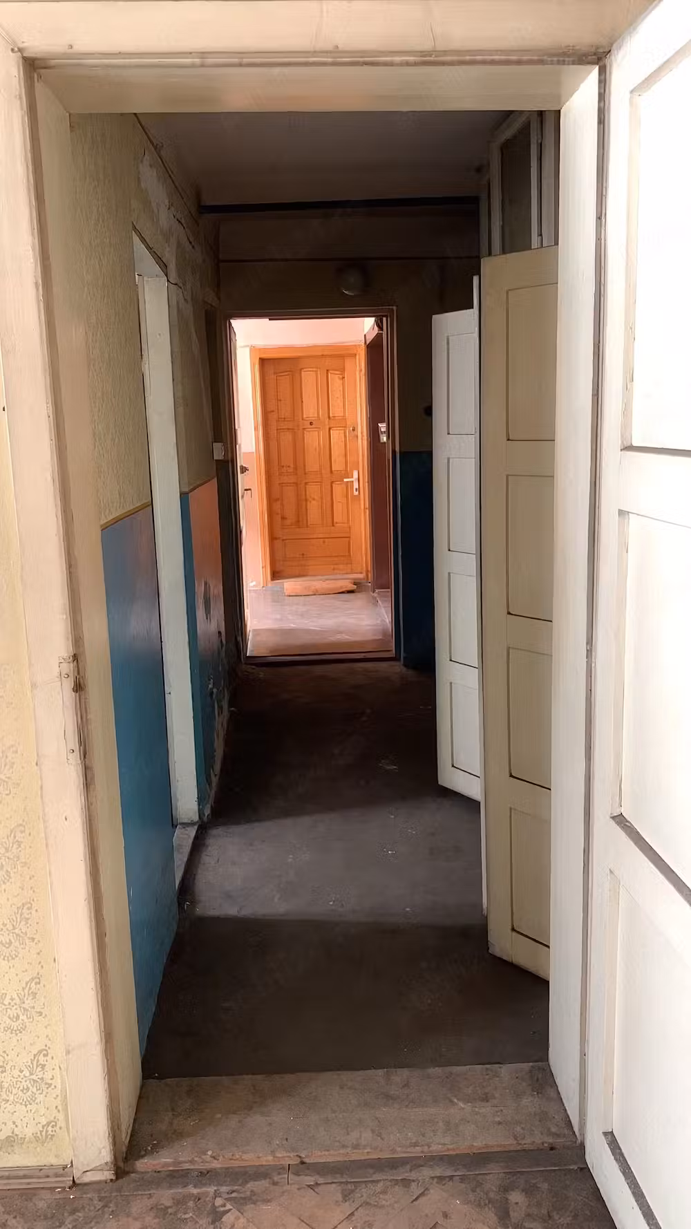 Închiriez apartament spațiu comercial, 150 Euro lună - necesită renovare