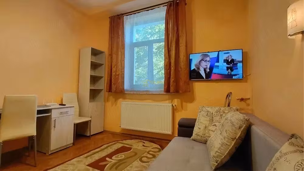 Ultracentral - ap, 1 cameră vis-a-vis de UAIC