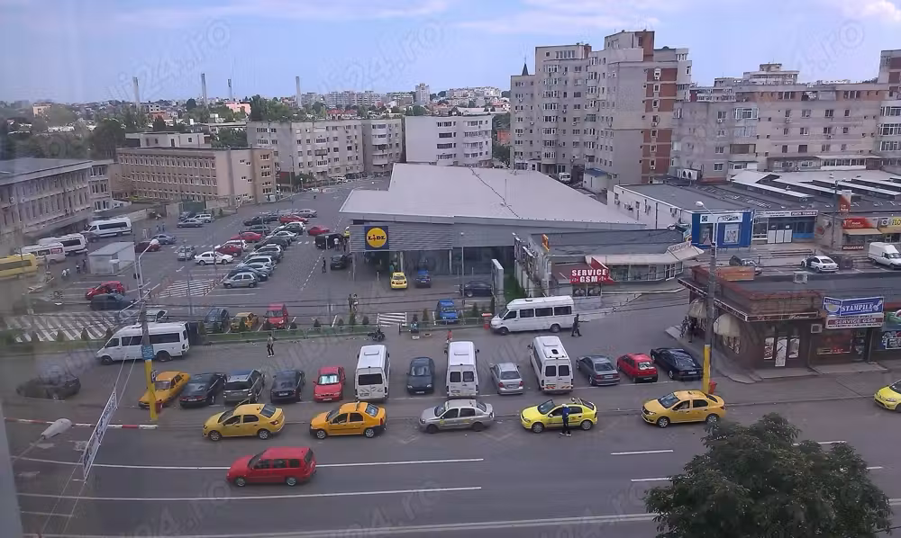 Inchiriez apartament 2 camere City Park Mall 70mp decomandat renovat ,centrala pe gaze,termen lung