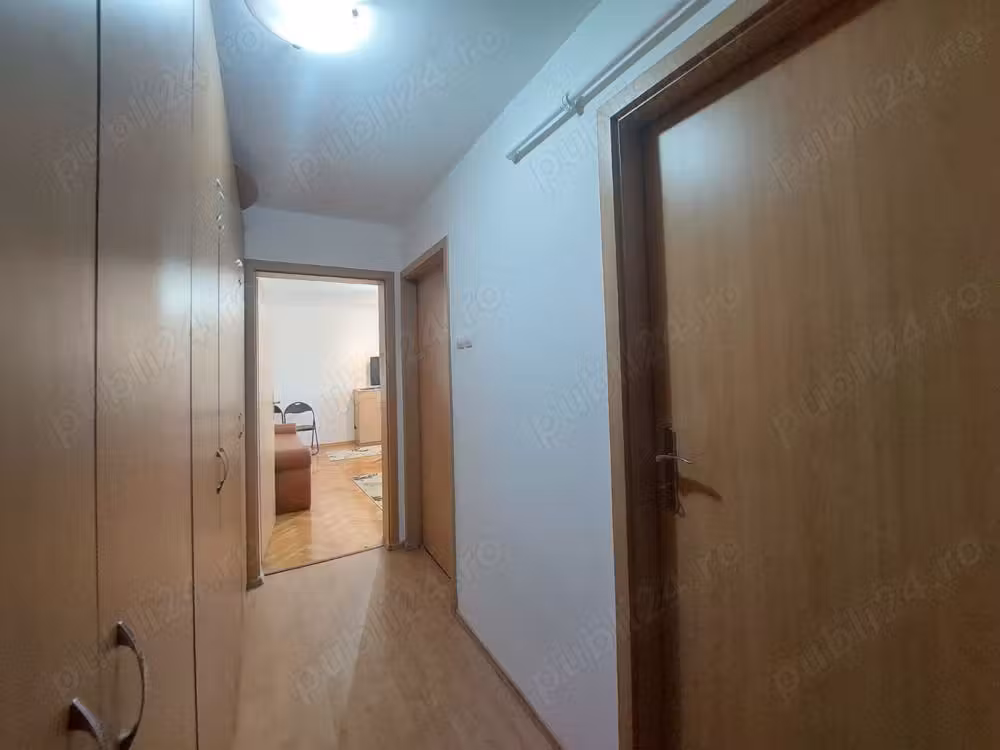 Închiriez garsoniera