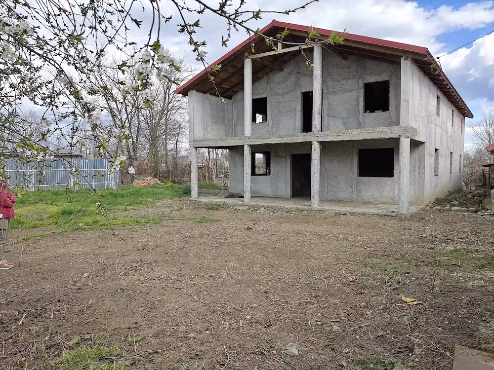 Casa cu teren de vanzare