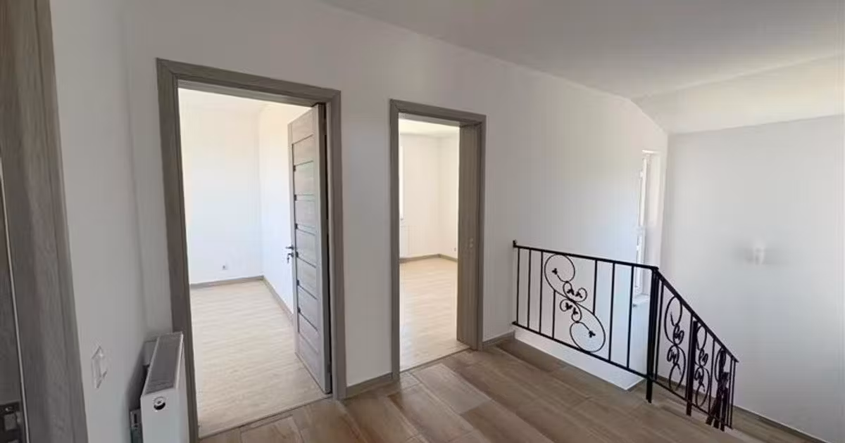 Casă de vânzare cu 5 camere în Domnești