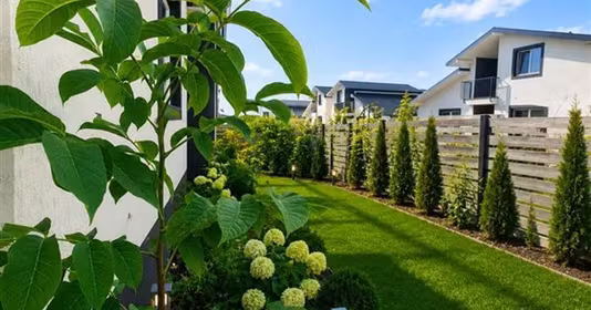 Apartament Exterior Est