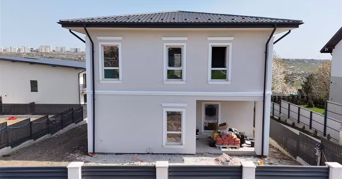 Casă de vânzare cu 4 camere în Valea Lupului