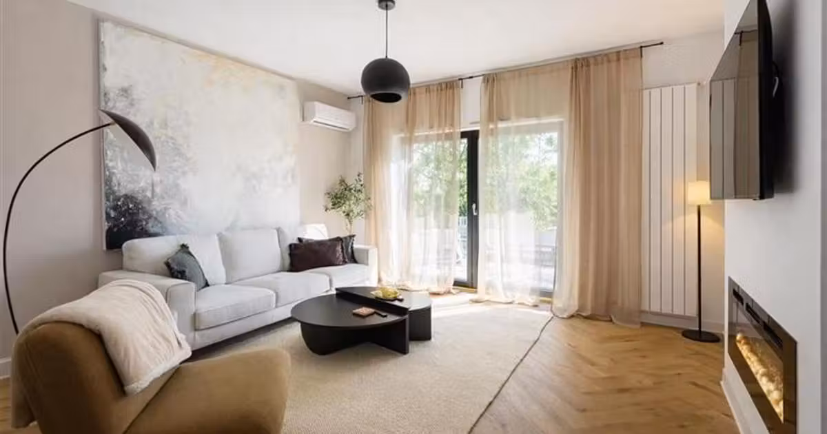 Casă individuală de vânzare cu 8 camere, mobilată în zona Central, Brașov