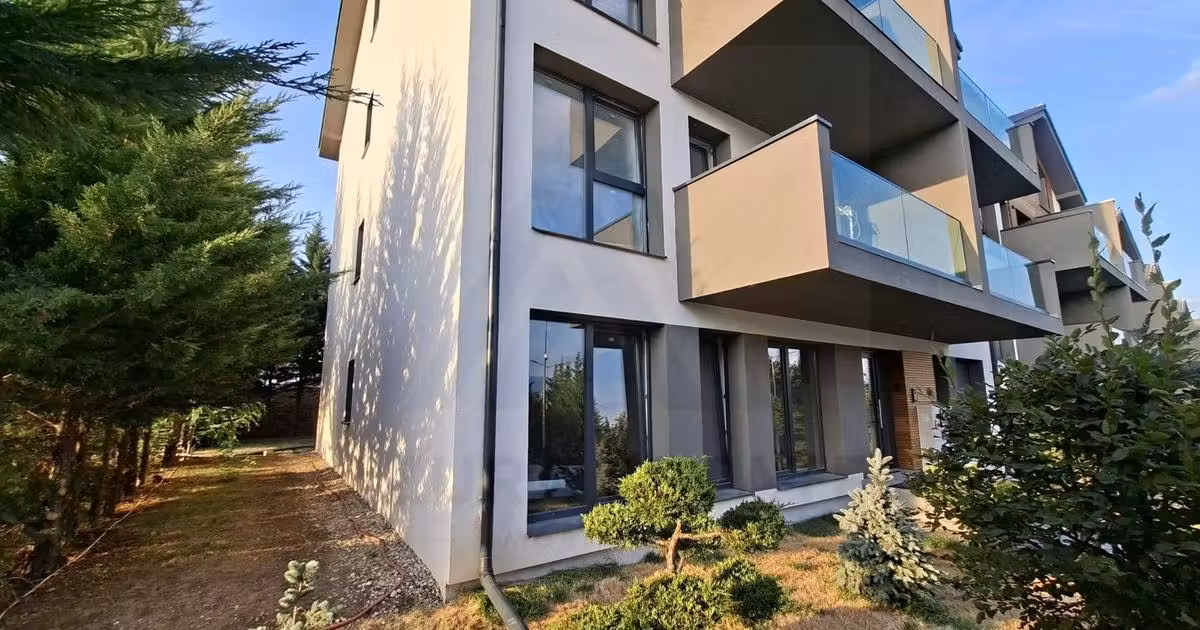 Apartament de vânzare cu 3 camere în Cristian