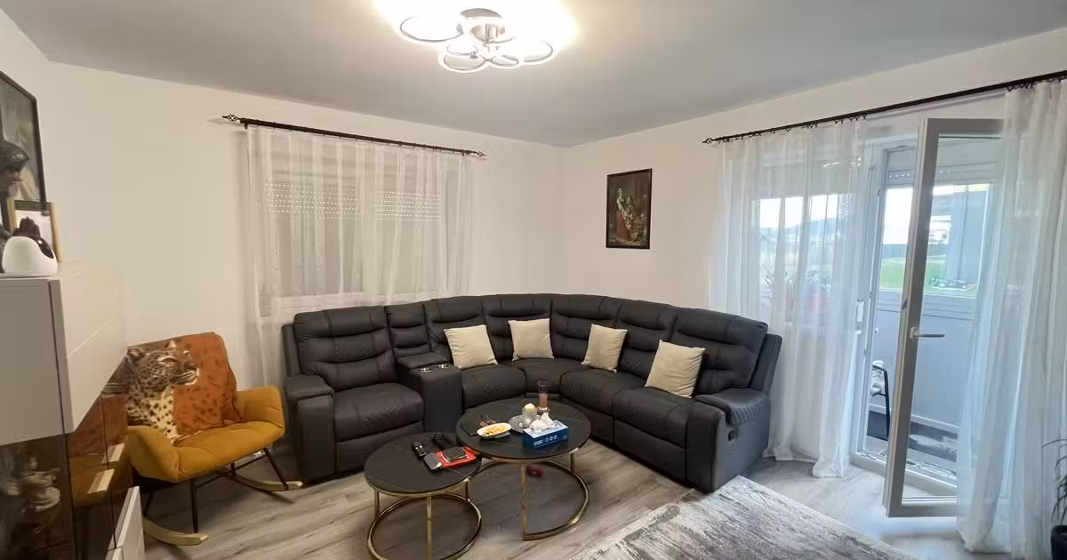 Apartament de vânzare cu 2 camere, mobilat în Sânpetru