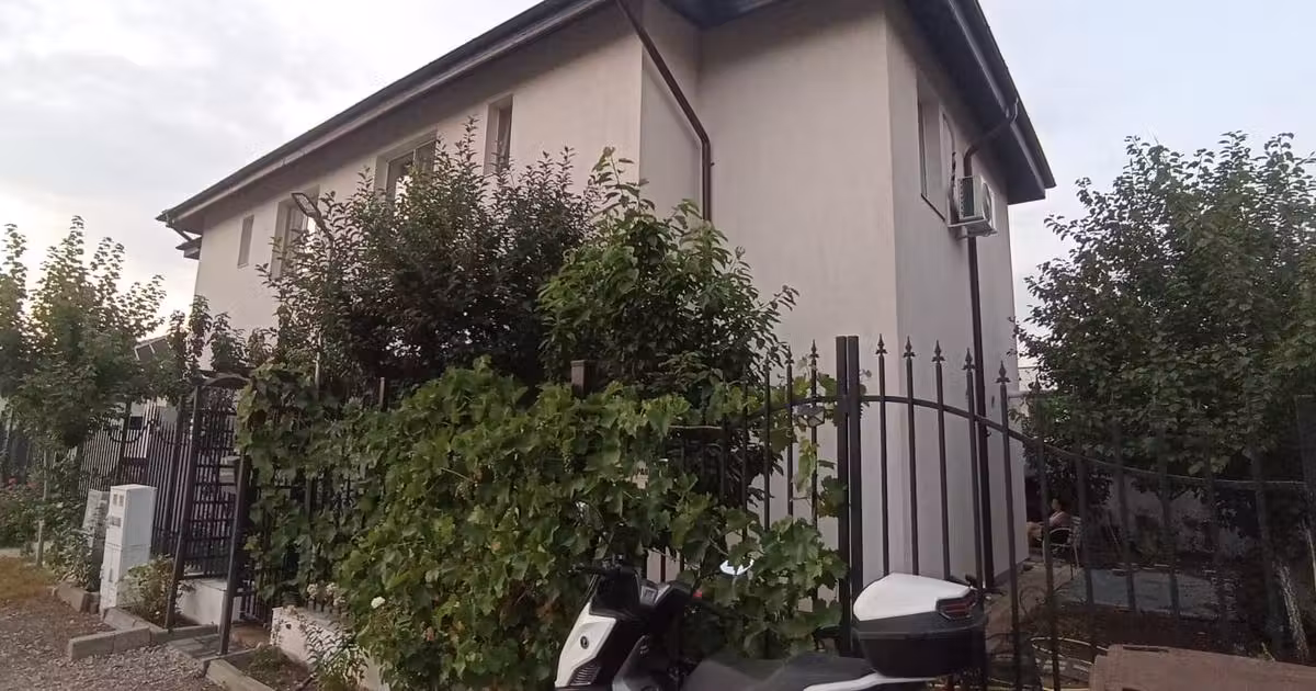 Casă de vânzare cu 4 camere în Bragadiru