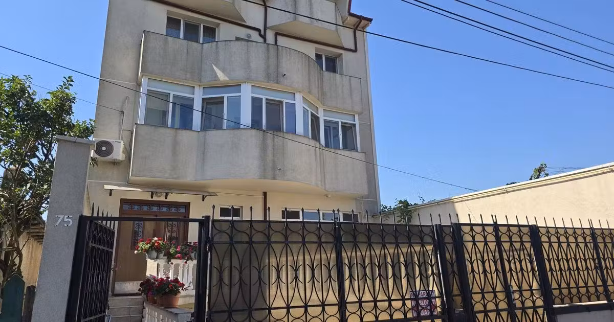 Casă individuală de vânzare cu 10 camere în zona Km 5, Constanța