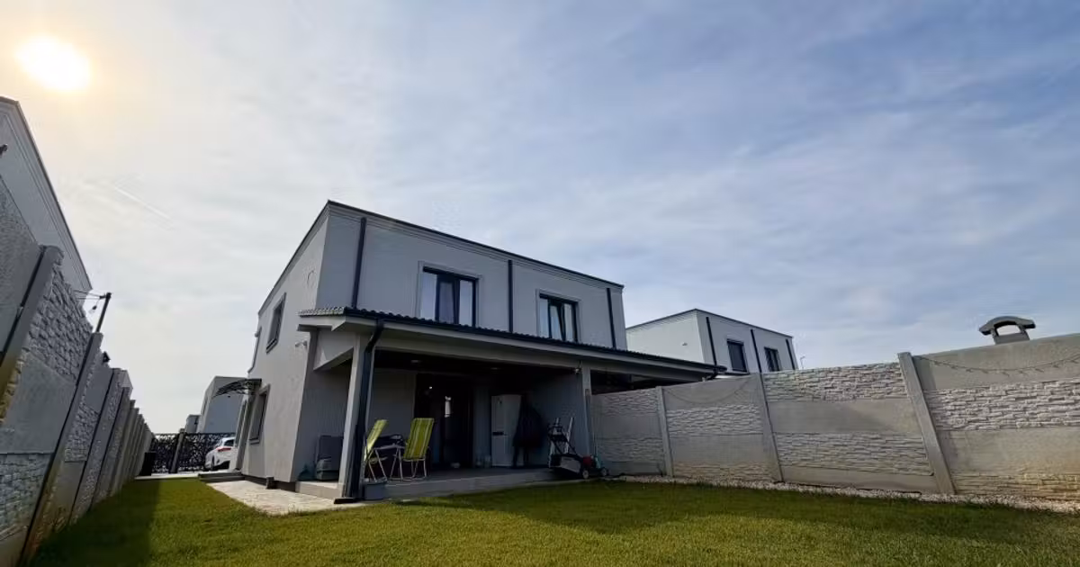 Duplex de vânzare cu 4 camere, mobilat în Bucovăț (Remetea Mare)