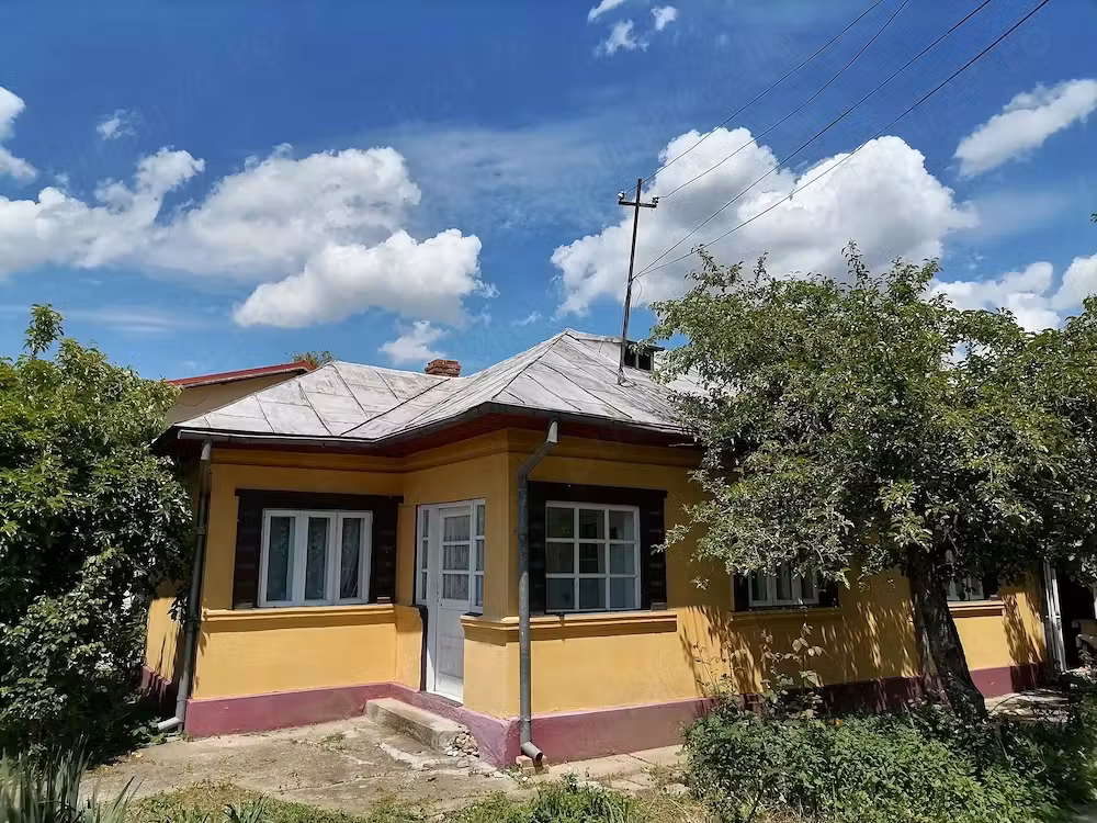 Casă bătrânească de vanzare Cocani