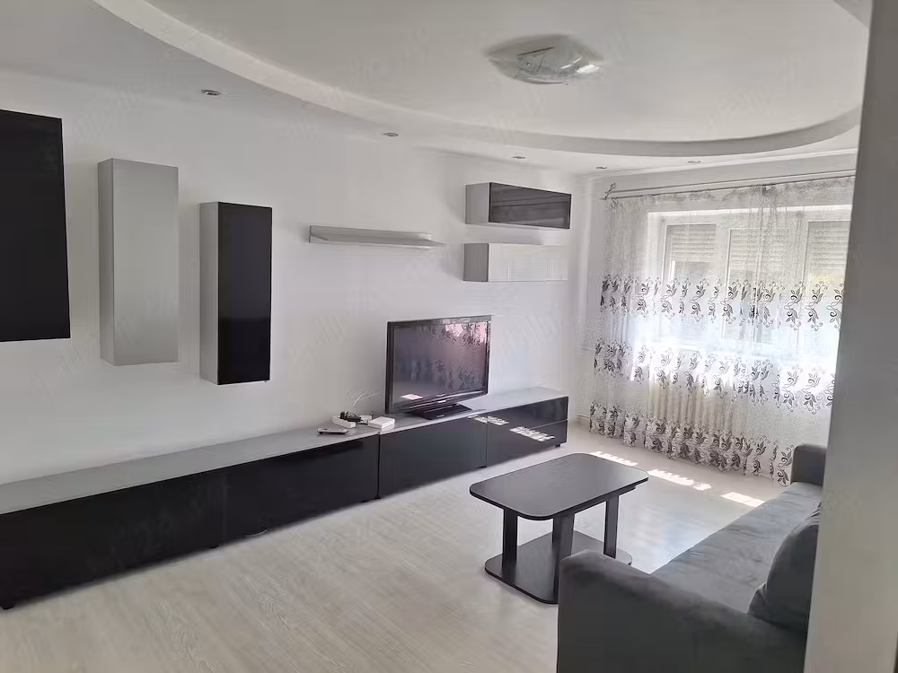 Apartament 2 camere, etaj 2 4, decomandat Lapus