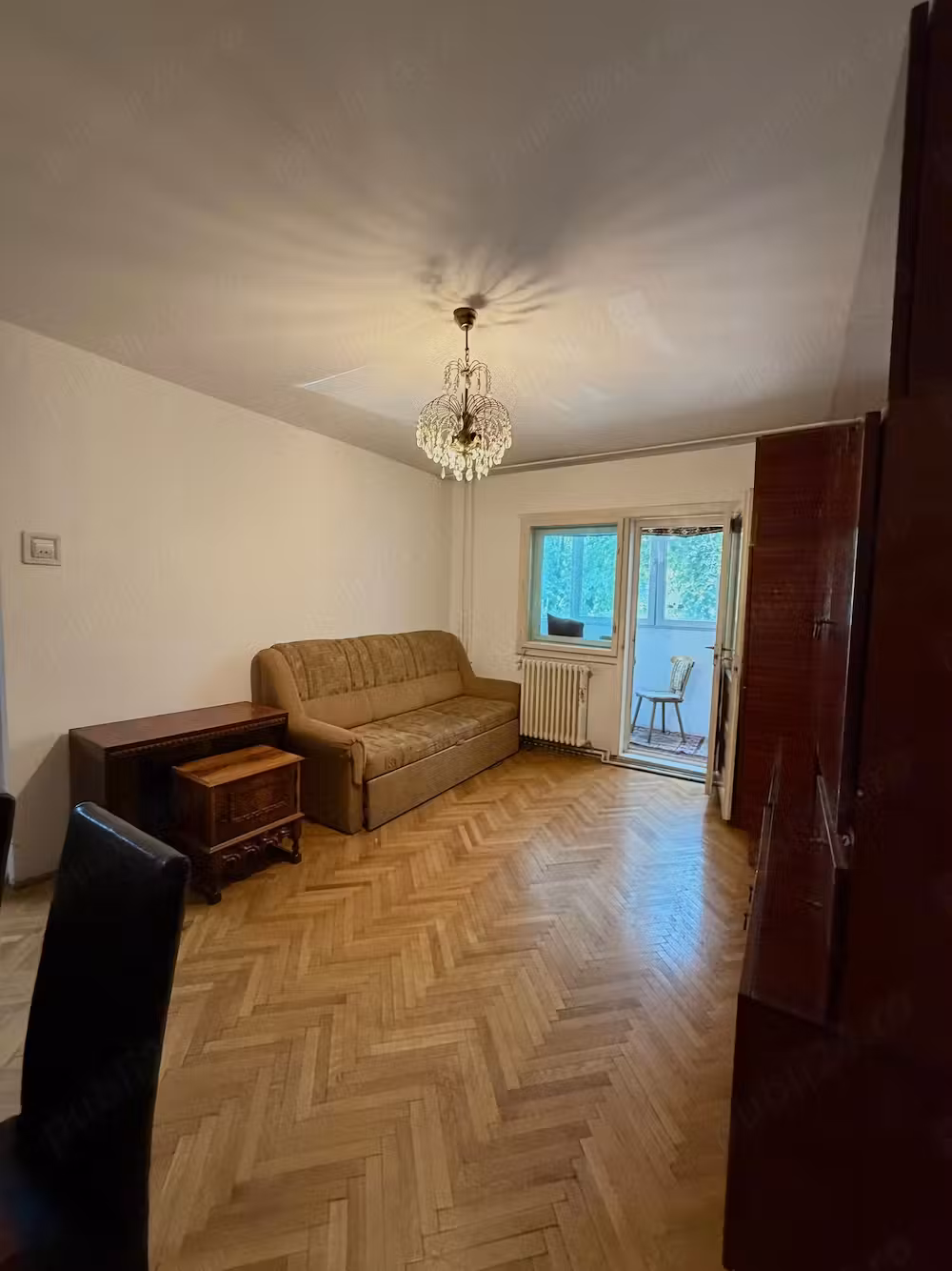 Inchiriez apartament cu 3 camerein zona centrala a cartierului Manastur
