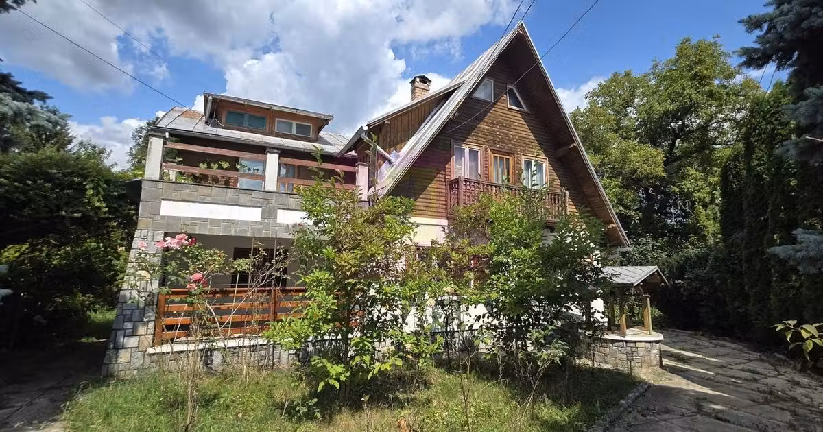 Casă individuală de vânzare cu 9 camere în Breaza