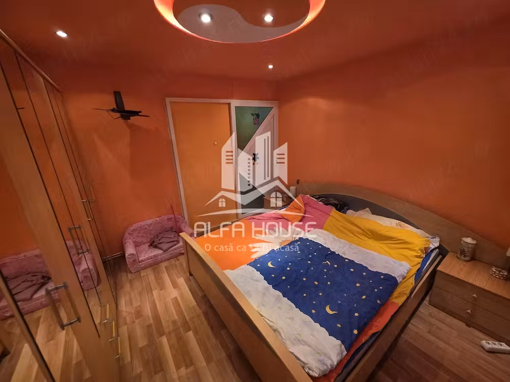Vand 2 camere Decomandat zona Micro 3