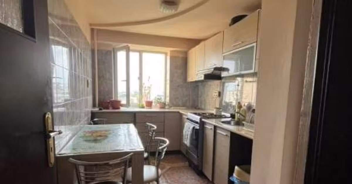 Apartament de vânzare cu 3 camere în zona Tomis III, Constanța