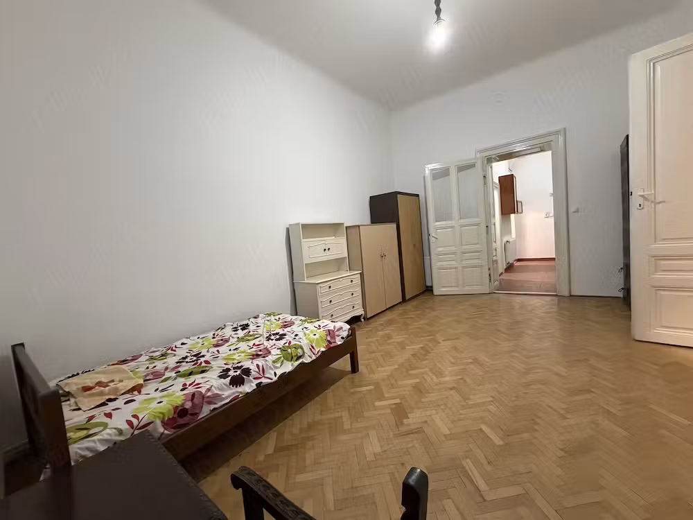 5 min plimbare pana la FEEA, Centrala Proprie, disponibil imediat. Negociabil