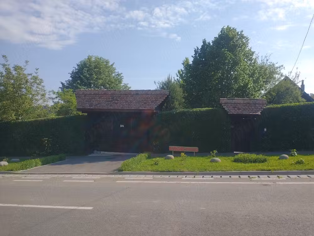 Vand teren 0,75 ha in Bazna cu doua case, o casuta, anexe... Ideal pentru camping, Airbnb, pensiune