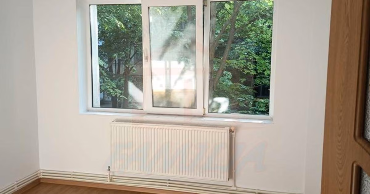 Apartament de vânzare cu 3 camere în zona Micro 17, Galați