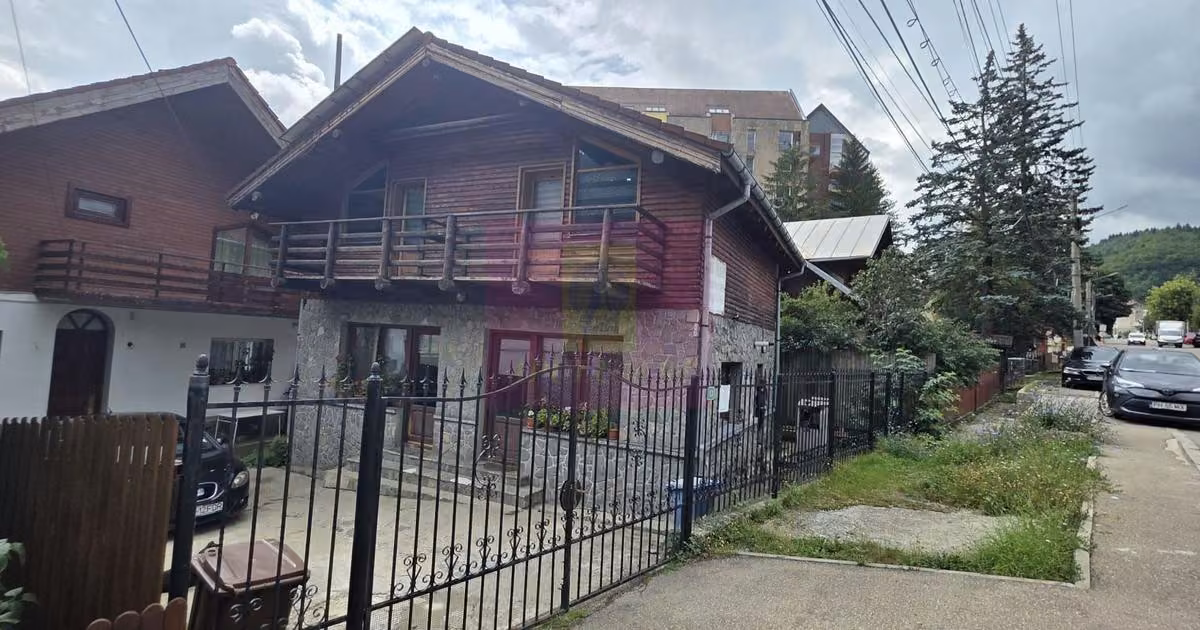 Casă individuală de vânzare cu 4 camere în Sinaia