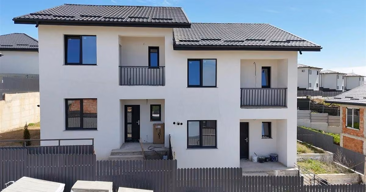 Duplex de vânzare cu 4 camere în Uricani