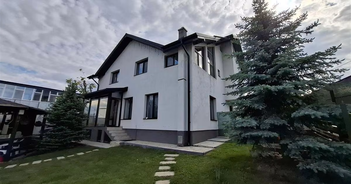 Duplex de vânzare cu 4 camere în Rediu