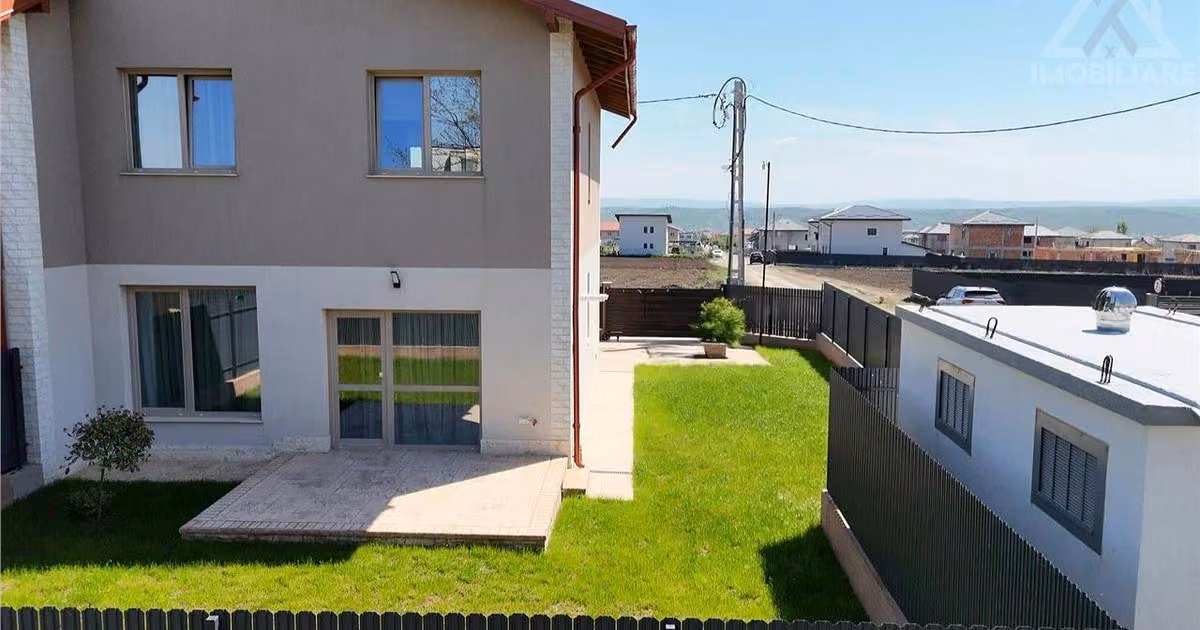 Casă de vânzare cu 4 camere în Valea Lupului