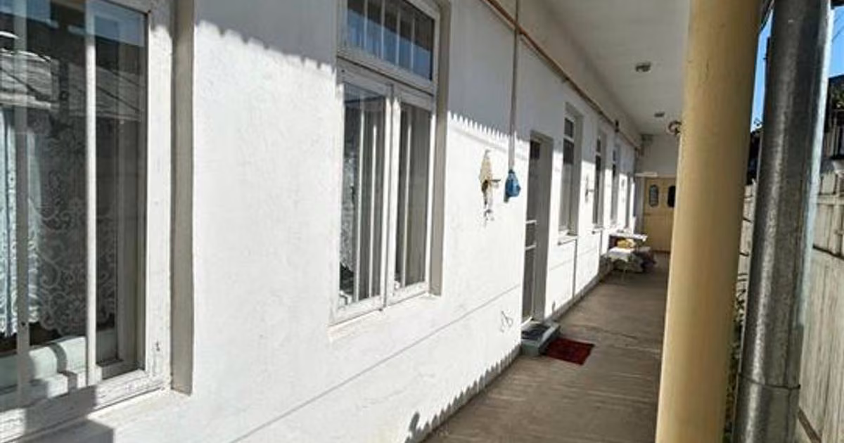 Casă de vânzare cu 3 camere în zona Central, Brăila