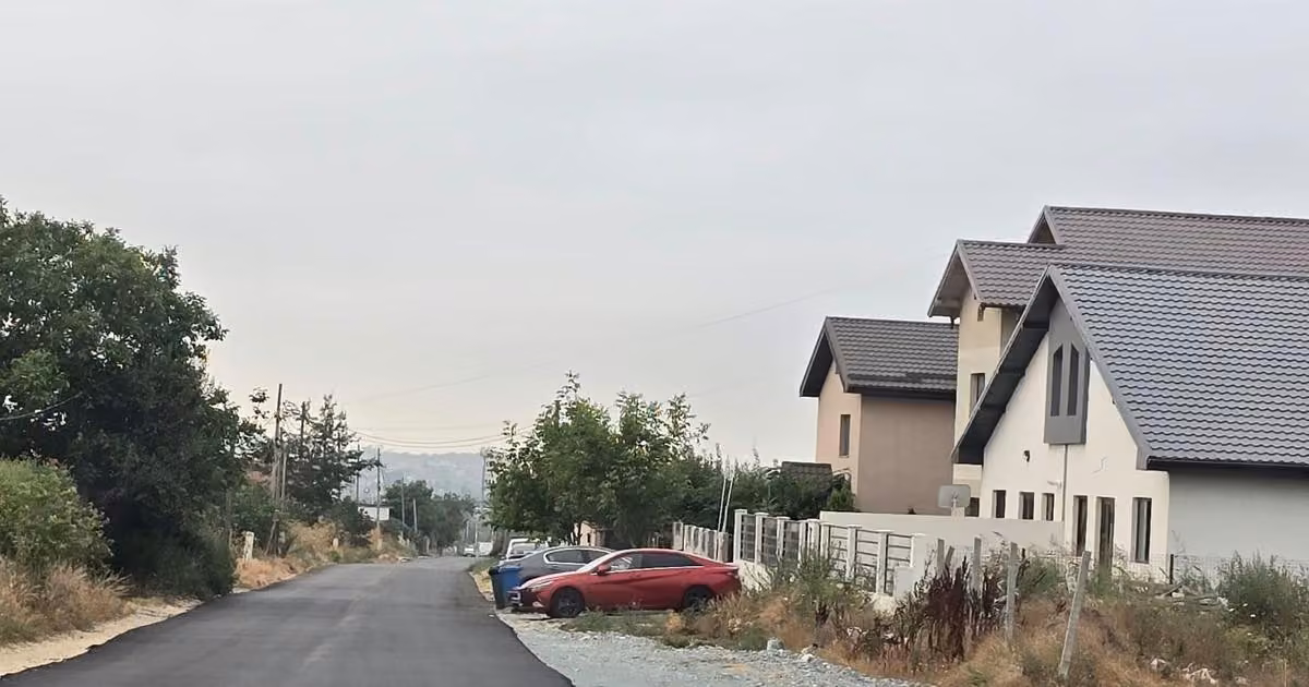 Teren Construcții intravilan de vânzare de 600 mp, în Lazu