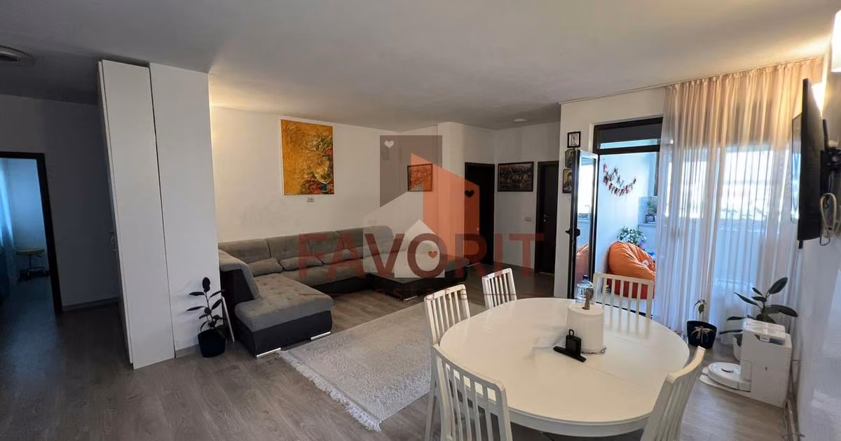 Apartament de vânzare cu 4 camere, mobilat în Giroc