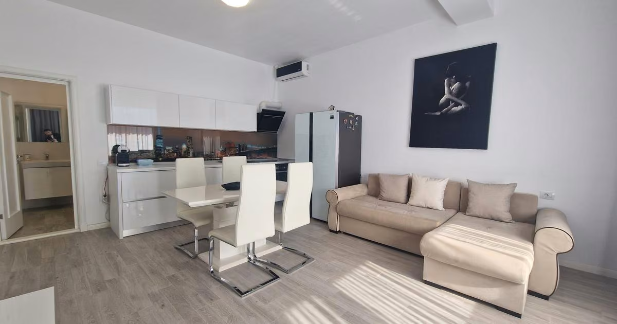 Apartament de vânzare cu 3 camere, mobilat în Mamaia-Sat