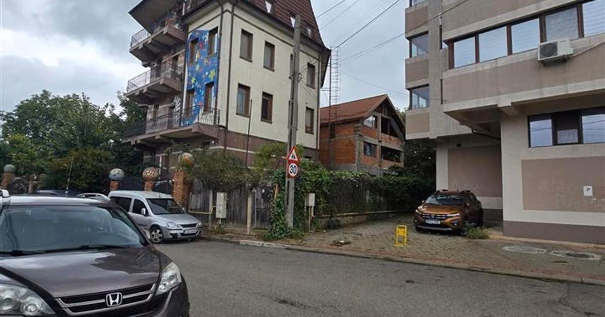 Casă de vânzare cu 4 camere în zona Tătărași, Iași