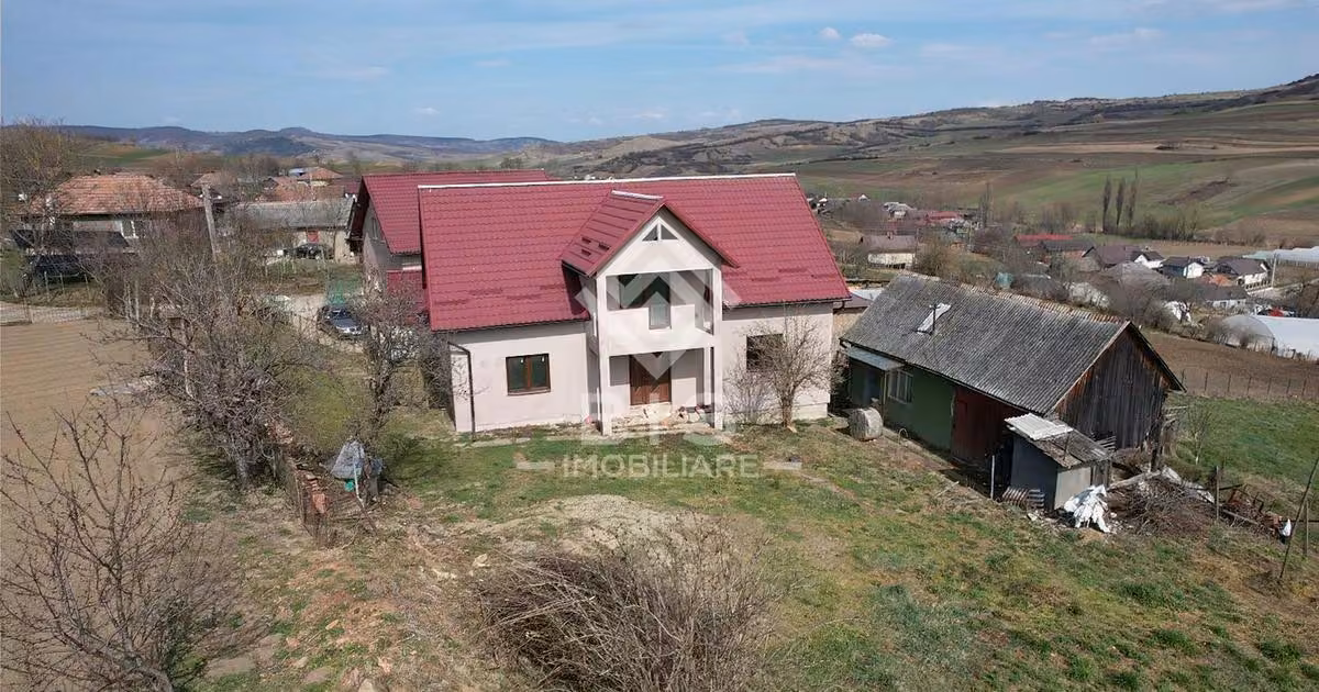 Casă individuală de vânzare cu 4 camere în zona Central, Bistrița