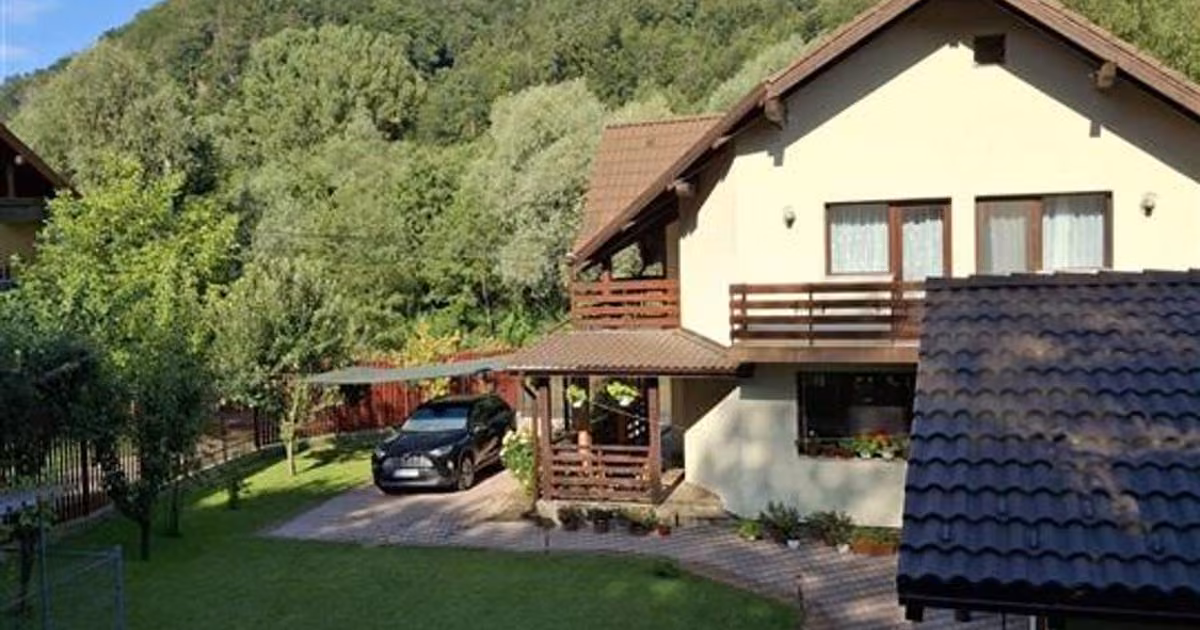 Casă de vânzare cu 5 camere în Timișu de Jos