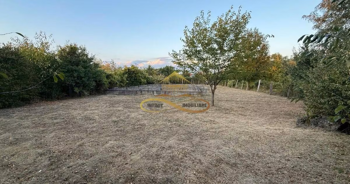 Teren Construcții intravilan de vânzare de 2377 mp, în Lilieci