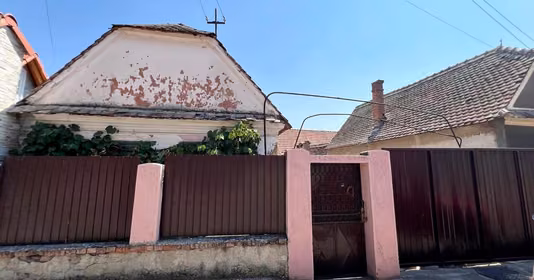 Casă Cut