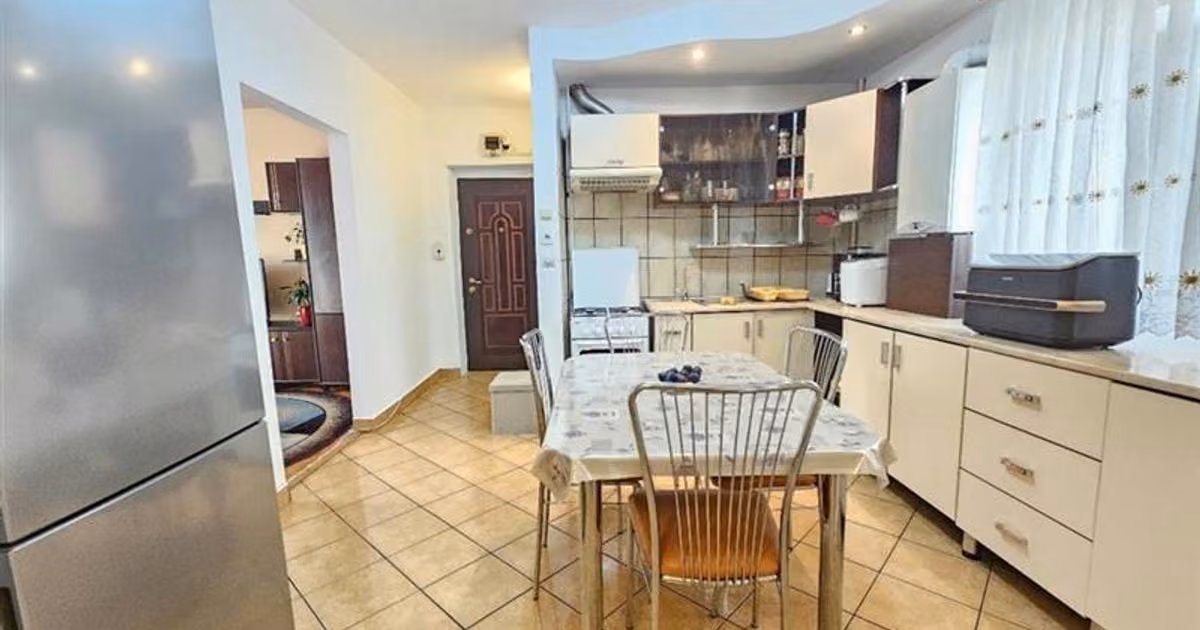 Apartament de vânzare cu 3 camere în zona Tudor Vladimirescu, Târgu Mureș
