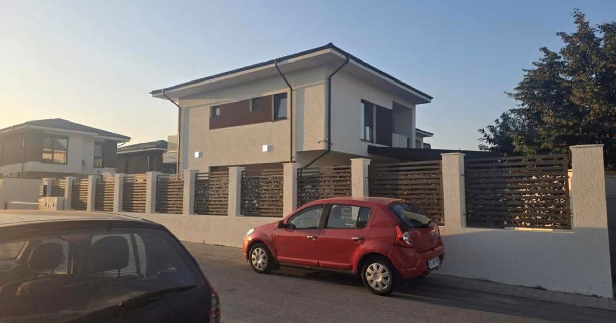 Casă individuală de vânzare cu 6 camere în Tunari