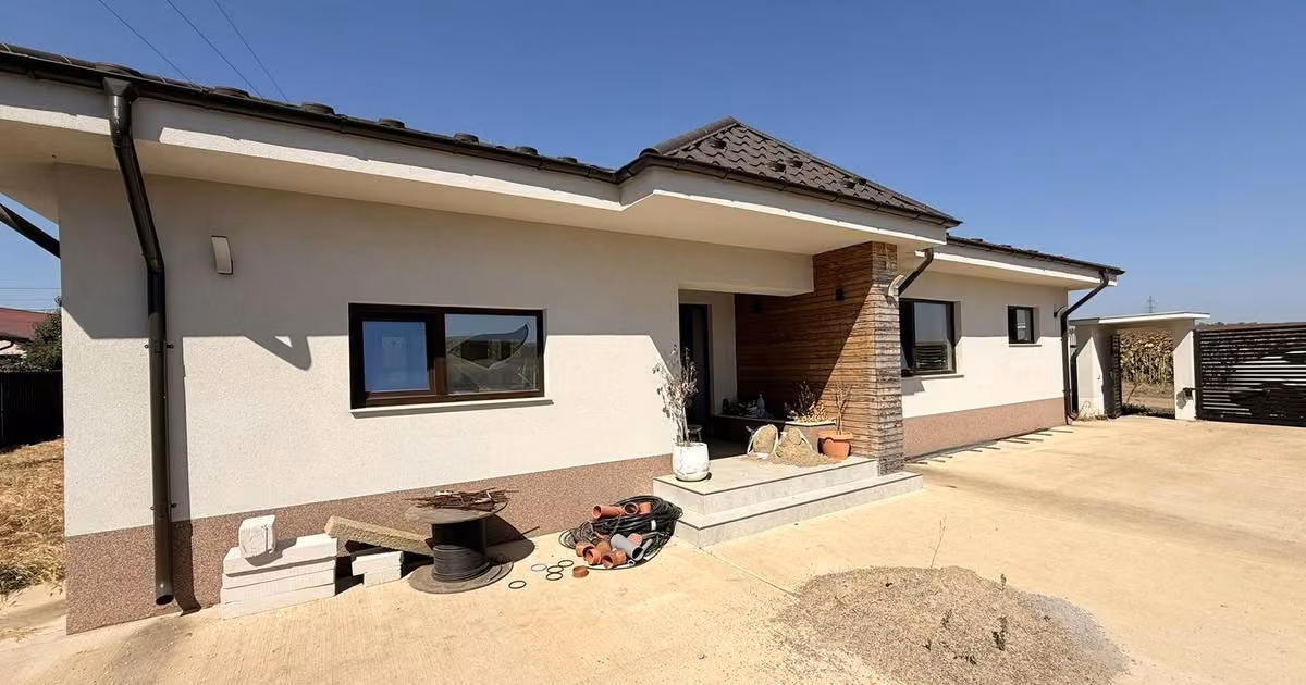 Casă individuală de vânzare cu 4 camere în Smârdan