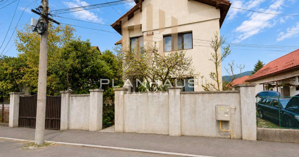 Casă de vânzare cu 5 camere în zona Central, Baia Mare