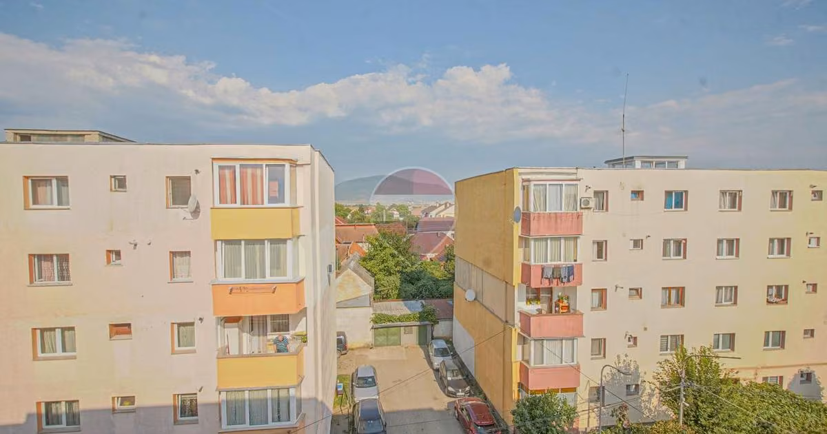 Apartament de vânzare cu 3 camere, mobilat în Ghimbav