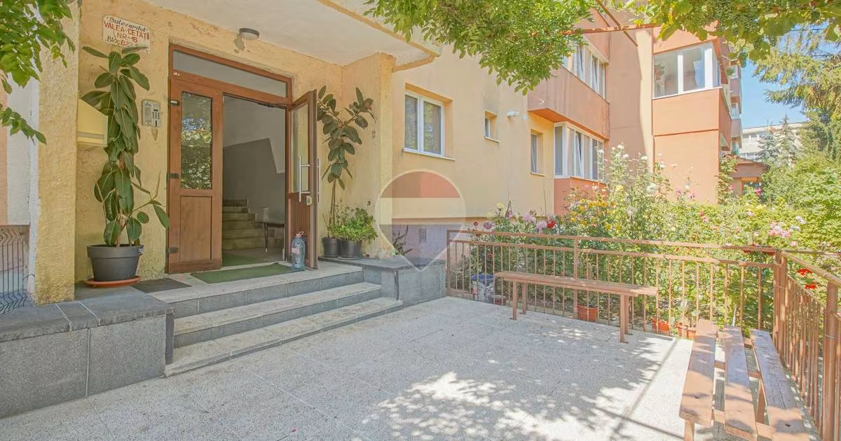 Apartament de vânzare cu 2 camere, mobilat în zona Răcădău, Brașov