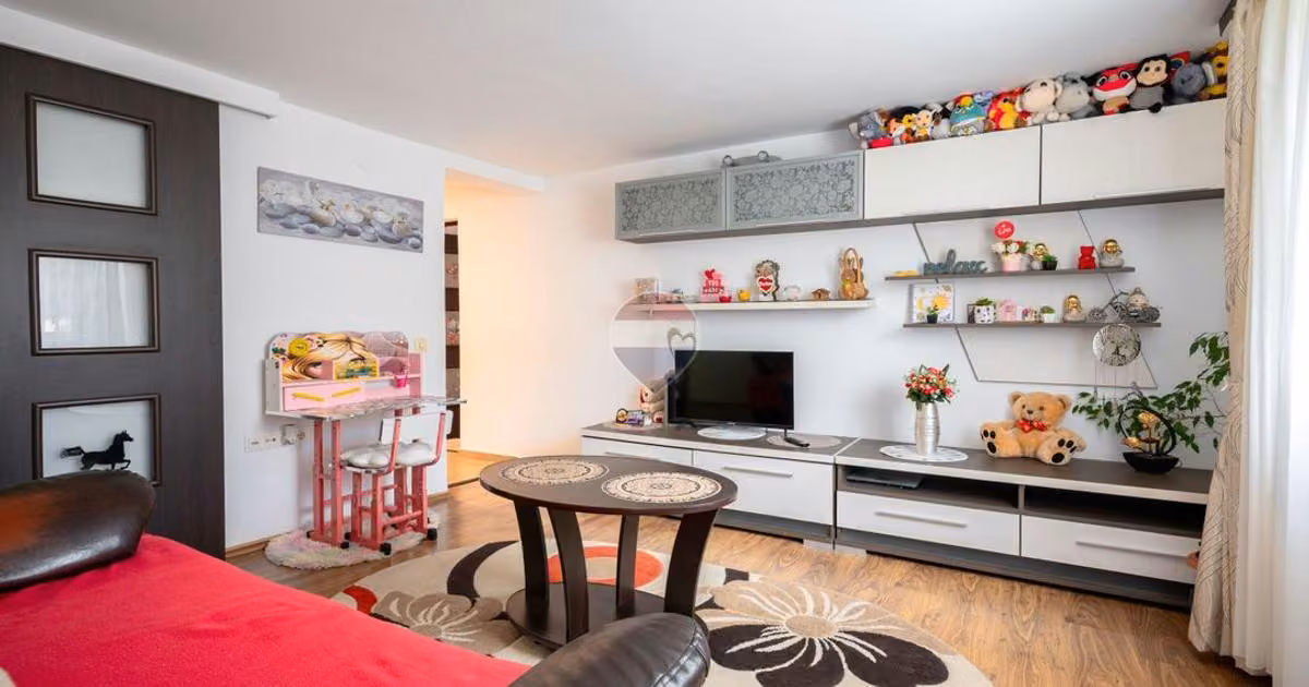 Apartament de vânzare cu 3 camere, mobilat în Săcele