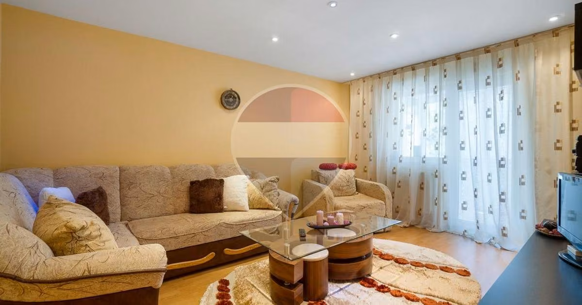 Apartament de vânzare cu 3 camere în Zărnești