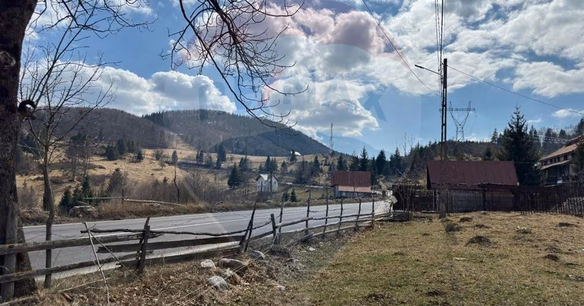 Teren Construcții intravilan de vânzare de 3784 mp, în Fundata